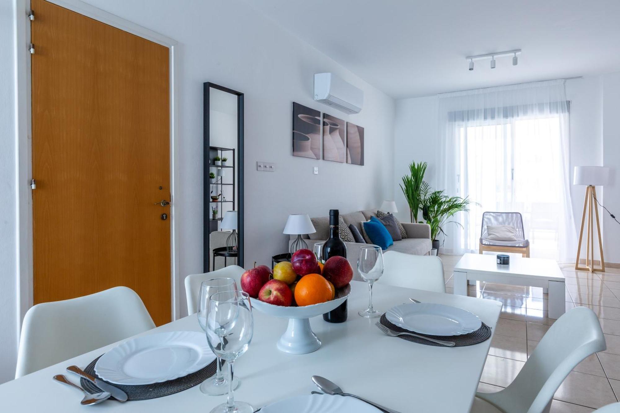 Apartment Just Renovated Beautiful 2 Bed In 5 Min Drive To The