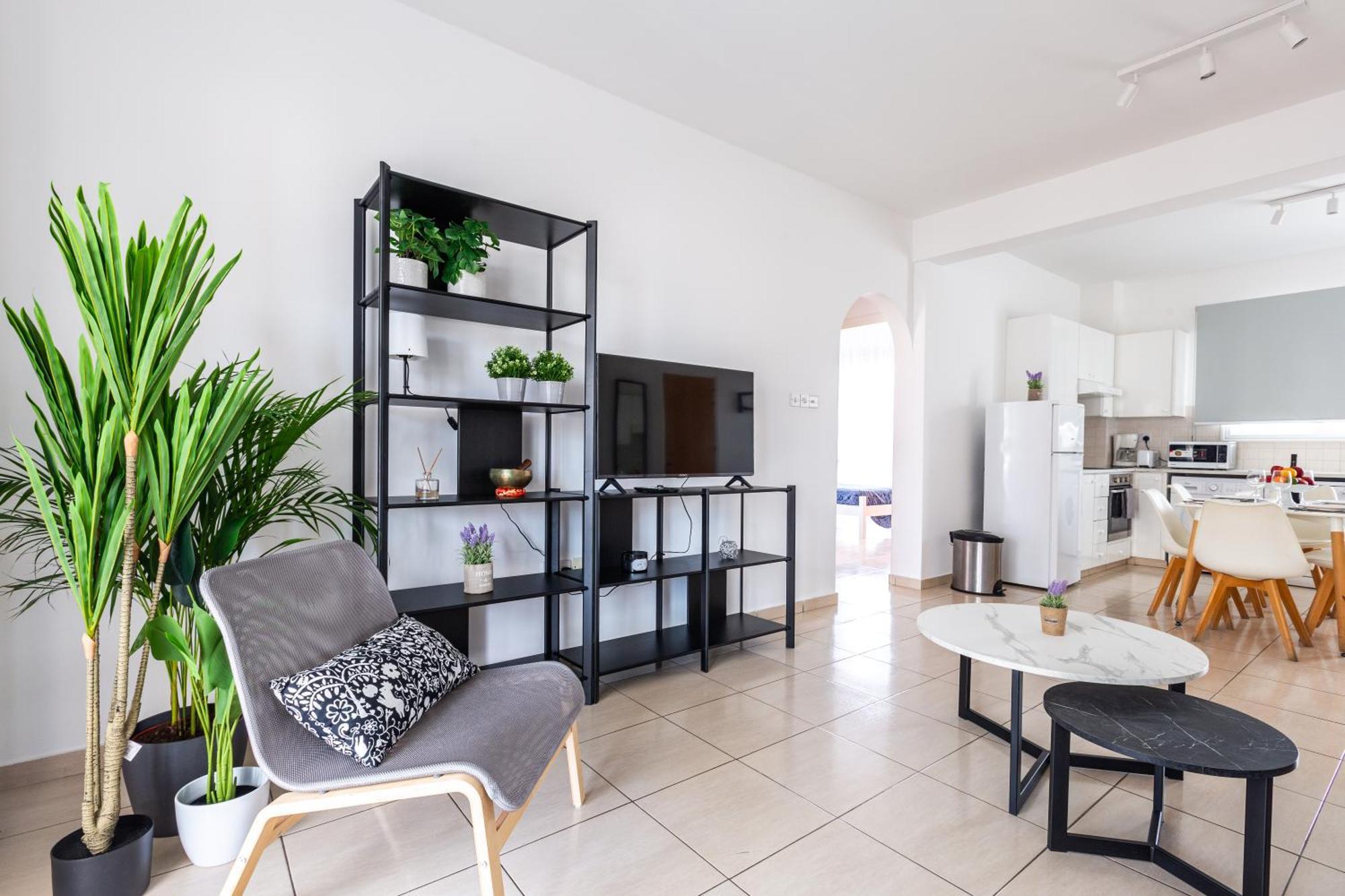 Just Renovated Beautiful 2 Bed In 5 Min Drive To The Apartment Paphos