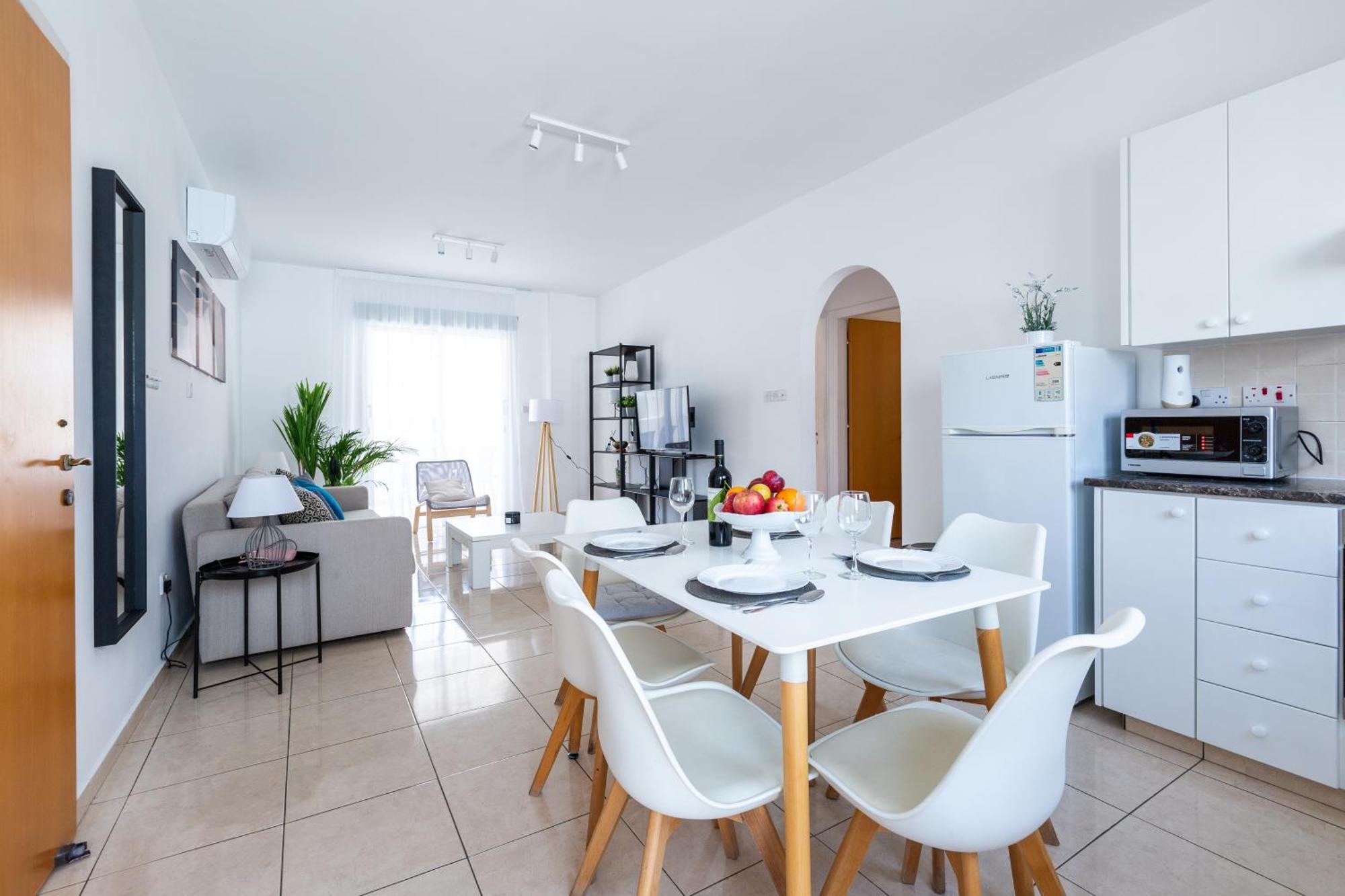 Just Renovated Beautiful 2 Bed In 5 Min Drive To The * Paphos