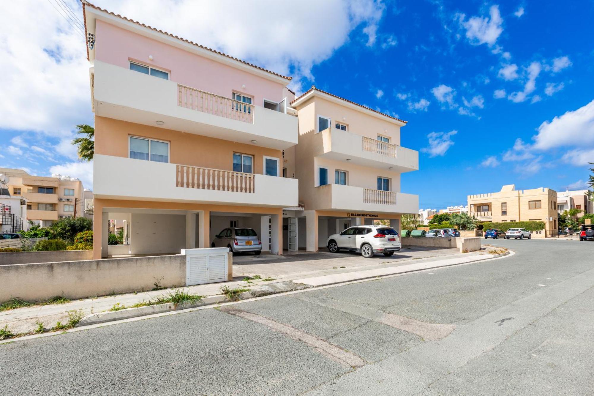 Just Renovated Beautiful 2 Bed In 5 Min Drive To The Apartment Paphos