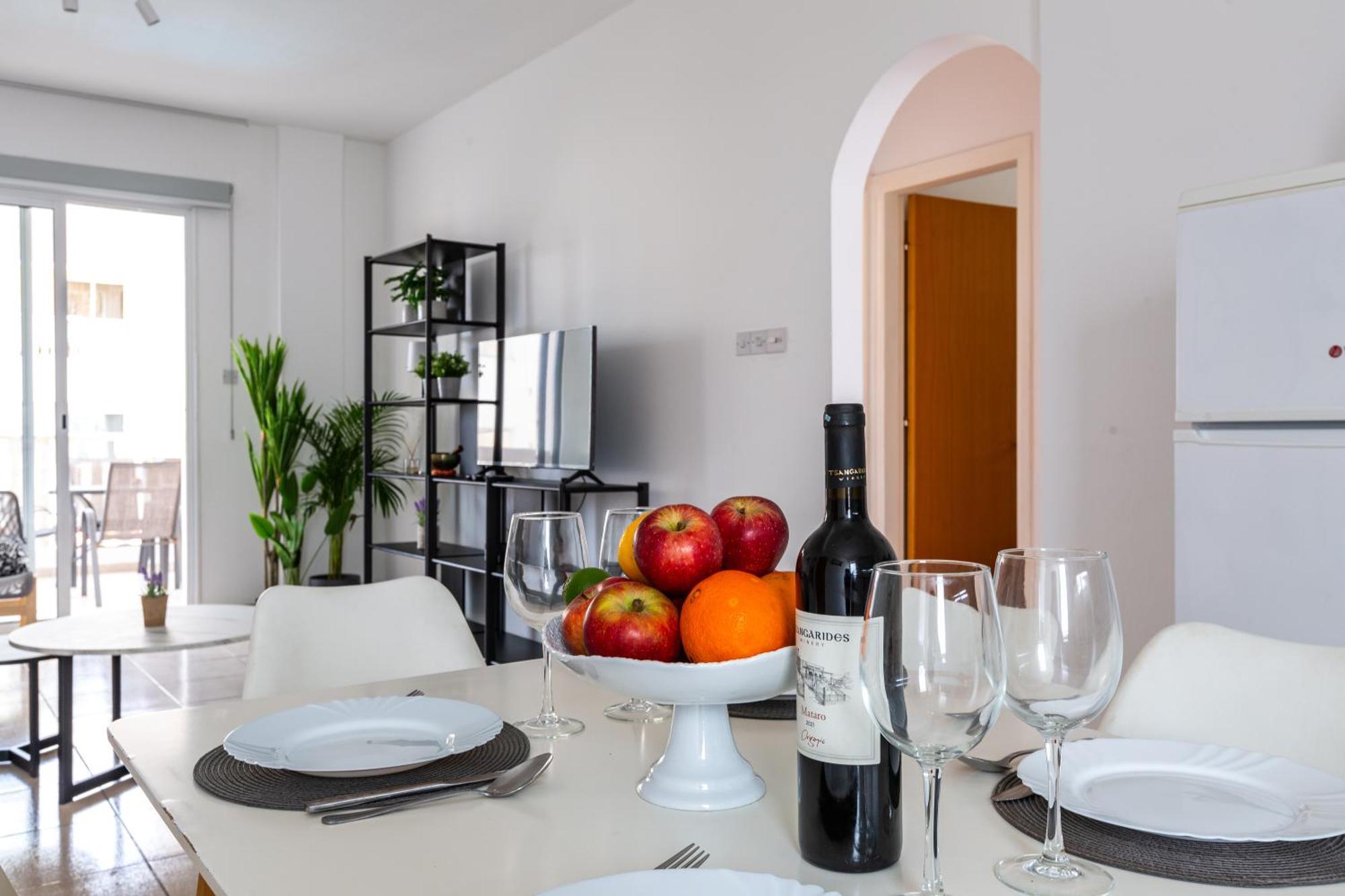 Just Renovated Beautiful 2 Bed In 5 Min Drive To The Apartment