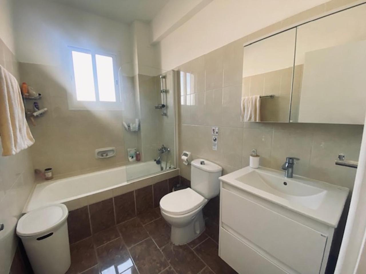 Just Renovated Beautiful 2 Bed In 5 Min Drive To The Apartment