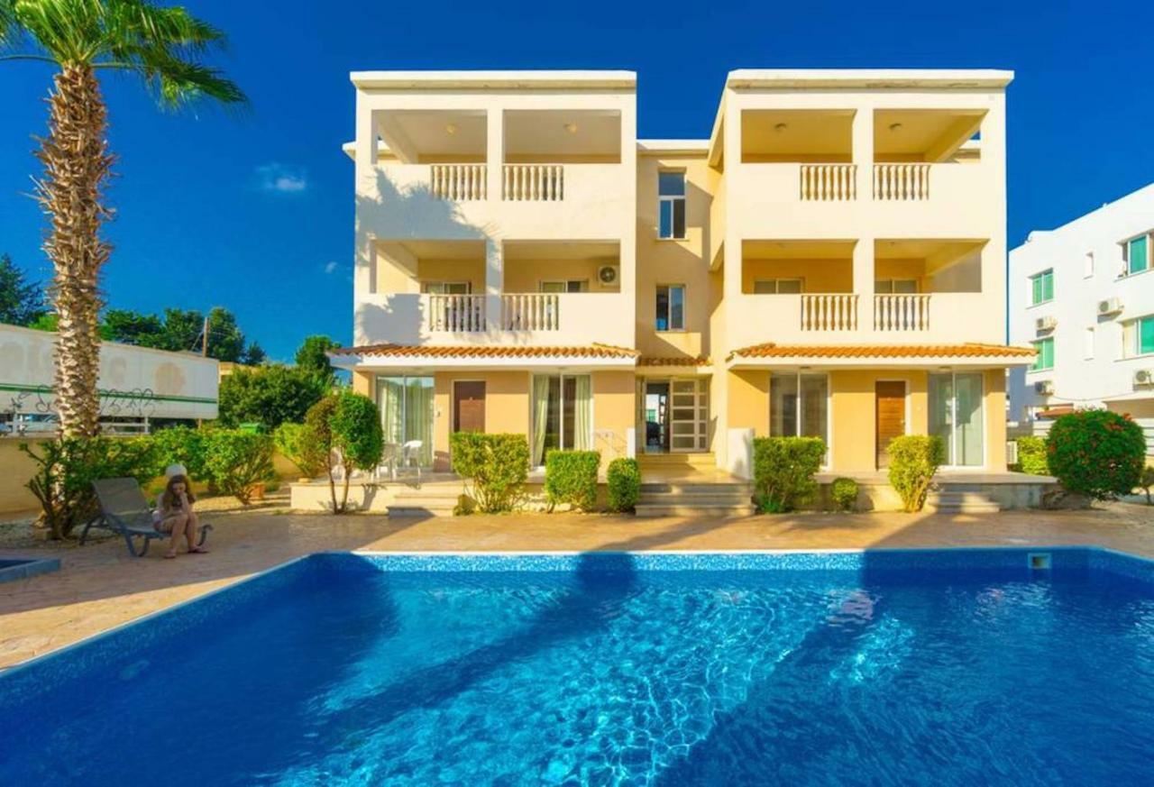 Apartment Just Renovated Beautiful 2 Bed In 5 Min Drive To The *
